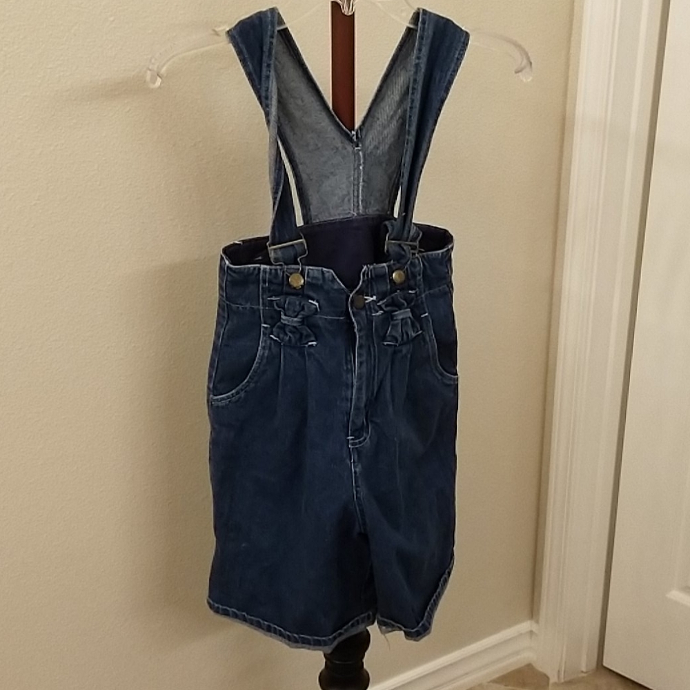 Bow on Jean shorts overalls size 5/6